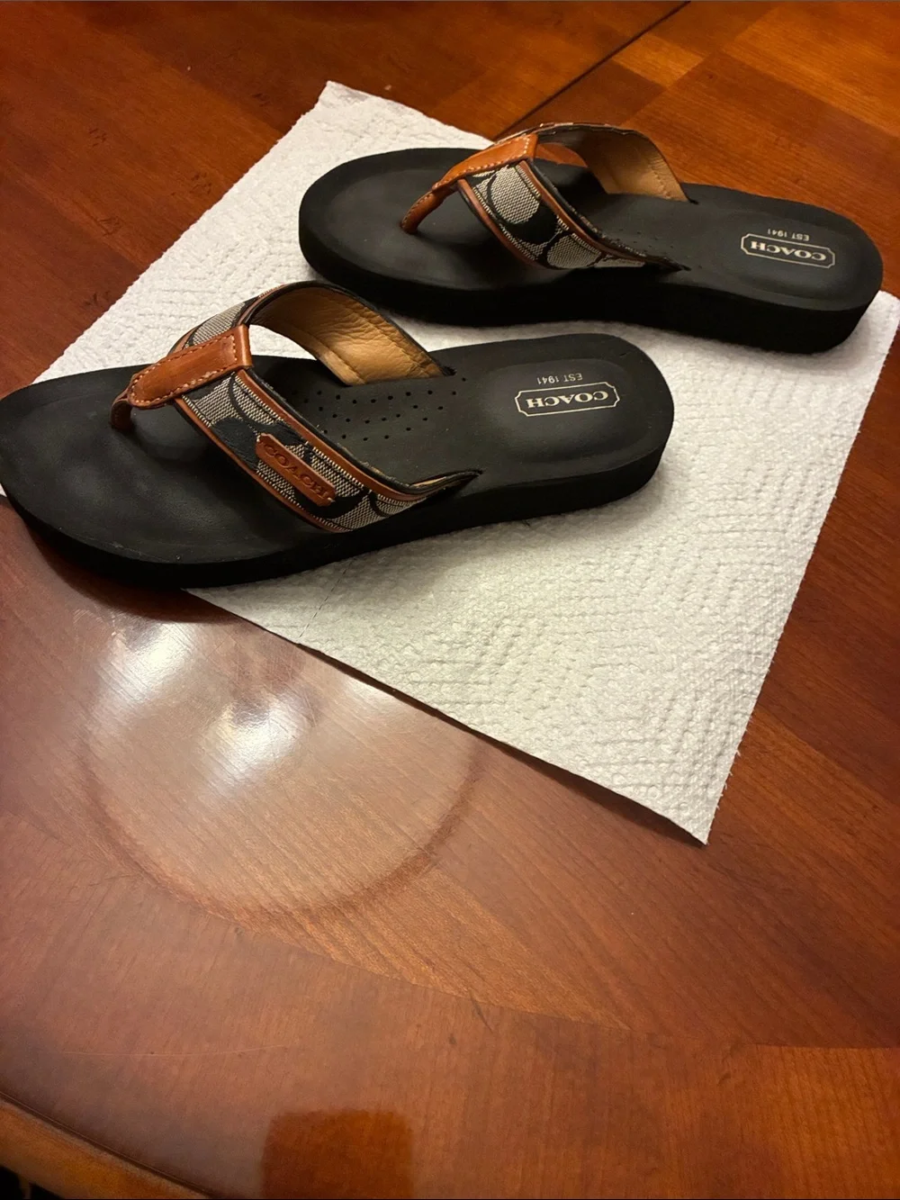 COACH. Women’s Black Footbed with Brown Signature Canvas Thong Sandals. Size 6.5